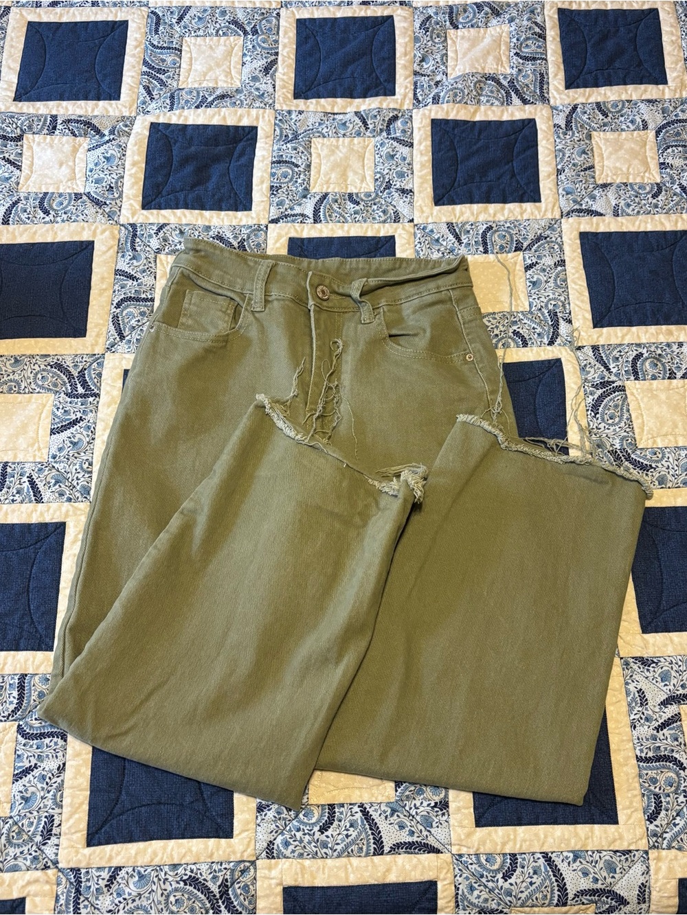 Women's Olive Green Cropped Frayed Hem Jeans